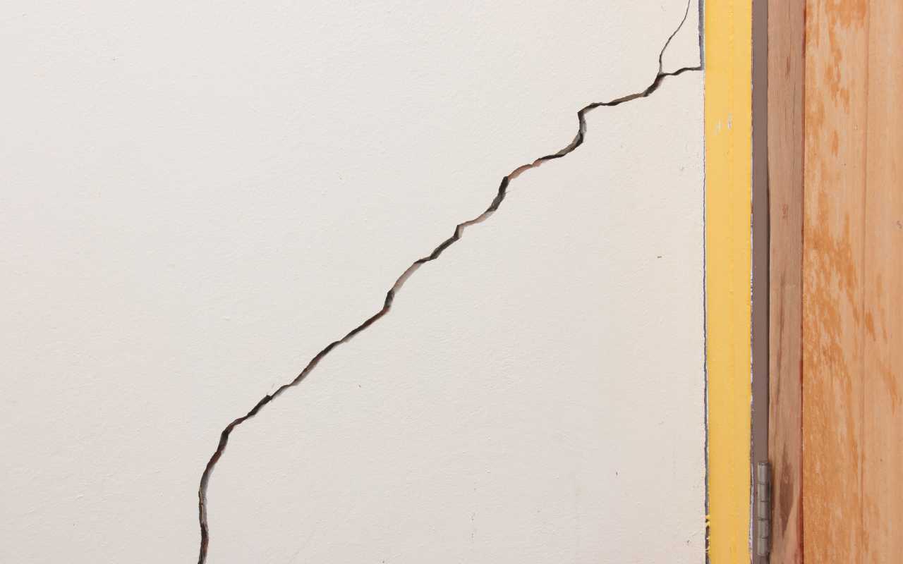 Stucco Cracks When to Worry: Understanding the Signs
